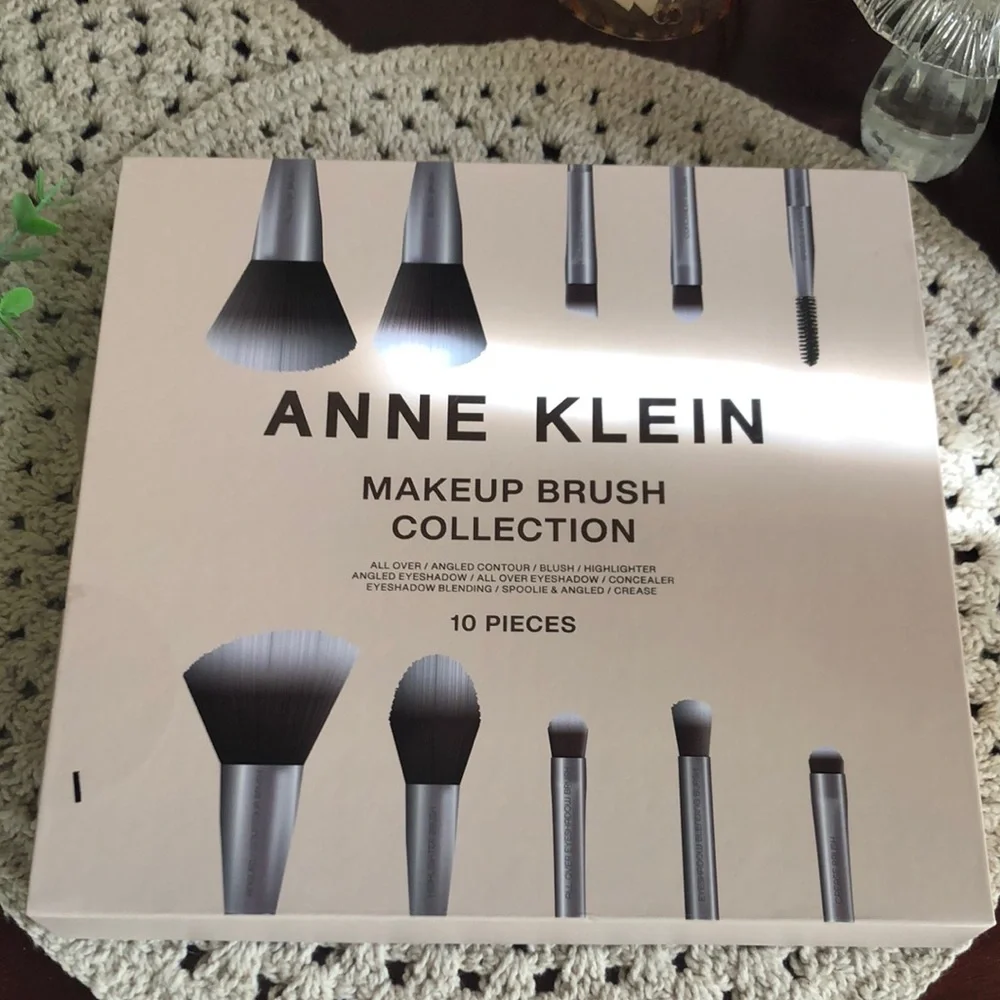 Anne Klein Makeup Brush Set